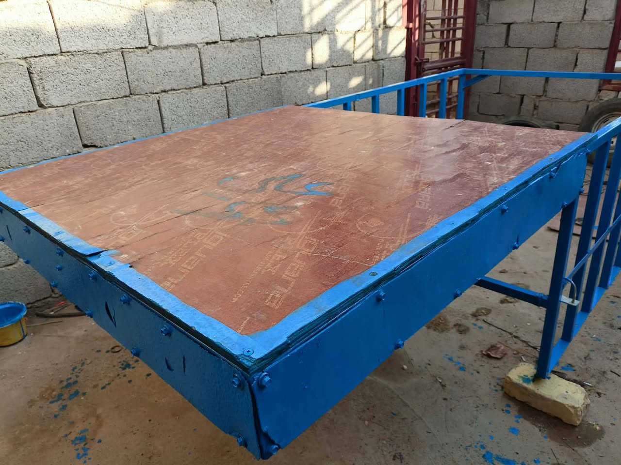 السلام عليكم محجر للبيع مال دايوان
***********
