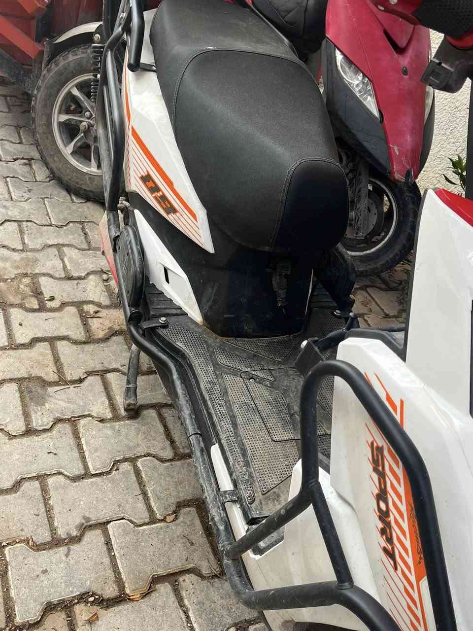 سلام عليكم دراجه شحن جديده اربع سرعات درع داير الدراجه سعره 700 وبيه مجال رقم التواصل ***********
