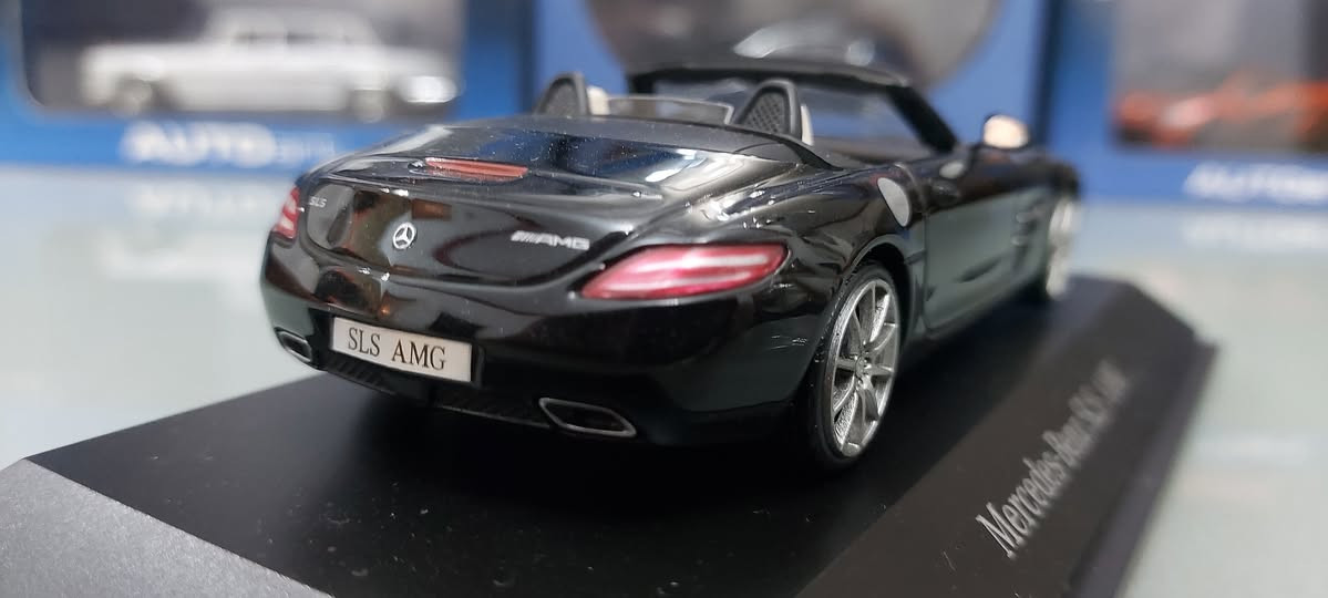 Mersedes SLS Schuco 1/43
Messener only


**إذا كنت صاحب هذا الإعلان وتريد حذفه لأي سبب، رجاءا أرسل رسالة إلى الدعم الفني**