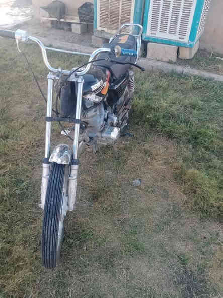 السلام عليكم.  دراجة للبيع بارت خمسه كير نضيف نشاط فول محرك نضيف  السعر 210او بي مجال  ***********   مكان الحويجه
