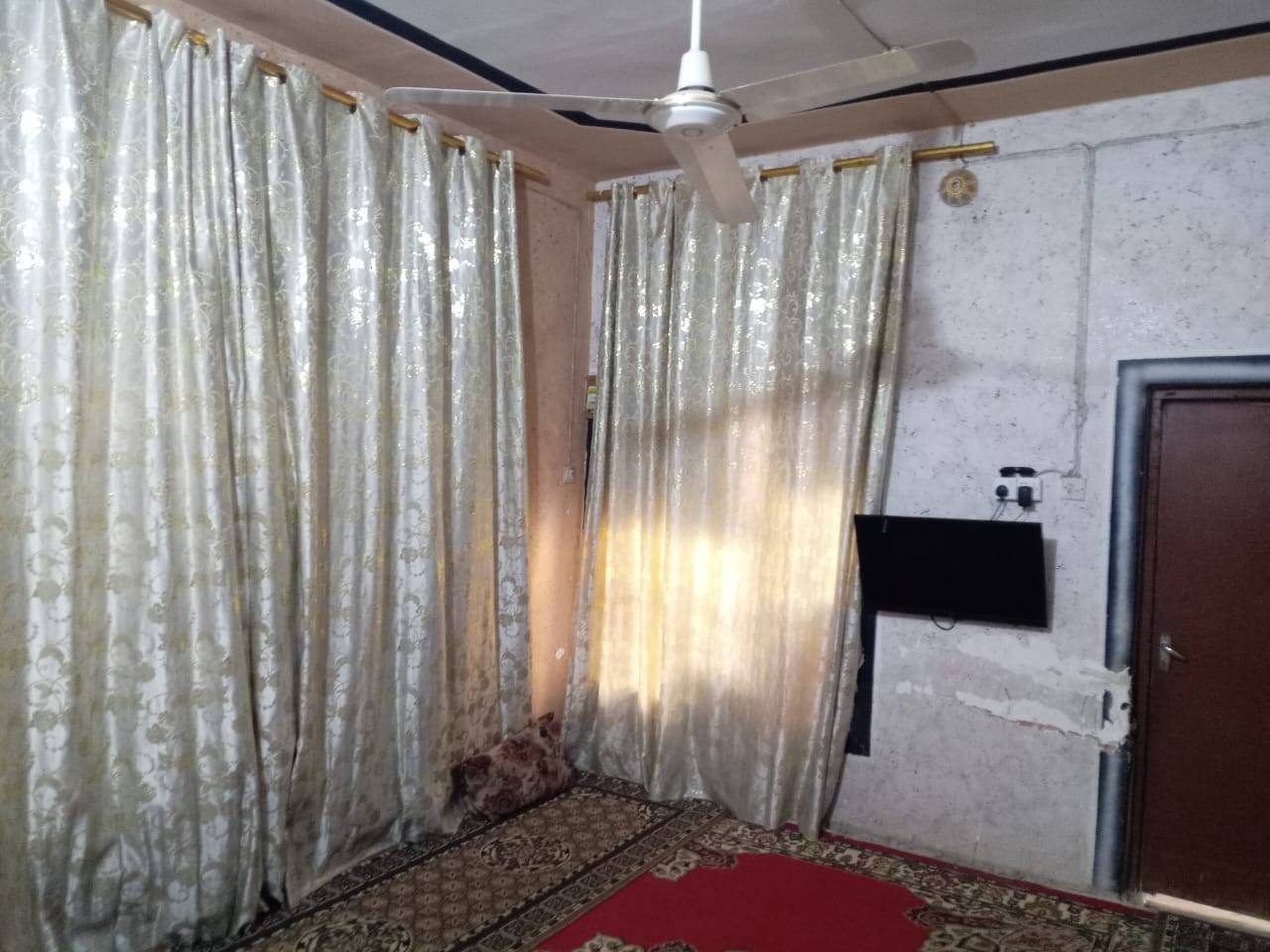 بيت للبيع في حي الشهداء طويريج طابو صرف  شارع العريض الفرع رابع خدمات كامله استقبال هول غرفتين نوم المساحه 210 اي استفسار اتصل
***********
