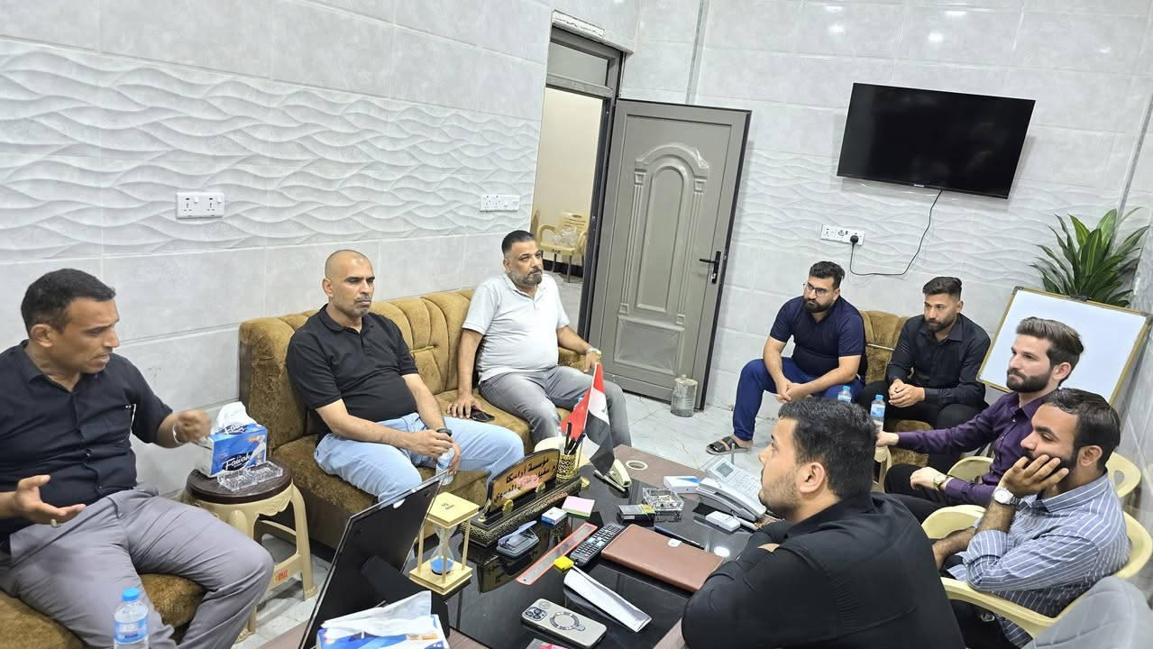 التقى رئيس مجلس إدارة مجموعة معاهد النخبة الأستاذ سفيان الموسوي بنخبةٍ من الأساتذة والتدريسيين، لبحث آفاق التعاون المشترك ووضع الخطط التعليمية للمرحلة المقبلة.

وشهد اللقاء مناقشة عدد من الأفكار التطويرية التي تهدف إلى الارتقاء بالمستوى العلمي للطلبة، وتقديم تجربة تعليمية متميزة تجمع بين الجودة الأكاديمية والمتابعة المستمرة.

ونؤكد أن القادم سيكون مختلفًا، بعملٍ مشتركٍ ومميز مع كفاءات تربوية وأكاديمية رائدة، لتحقيق أفضل النتائج لطلبتنا الأعزاء

🎯نظام تعليمي حديث يحاكي ترتيب الجامعات ويجمع بين التعليم الحضوري والإلكتروني.
👨‍🏫 نخبة من الأساتذة الأكفاء.
🎯 متابعة يومية للطلبة وبيئة تعليمية نموذجية.

يسرنا استقبالكم يوميًا من الساعة 9:00 صباحًا ولغاية 9:00 مساءً.

📍 العنوان:
ديالى – خان بني سعد – حي الانتصار – مجاور مدرسة الحسام.

📞 رقم التواصل:
***********

✨ معاهد النخبة الأهلي
