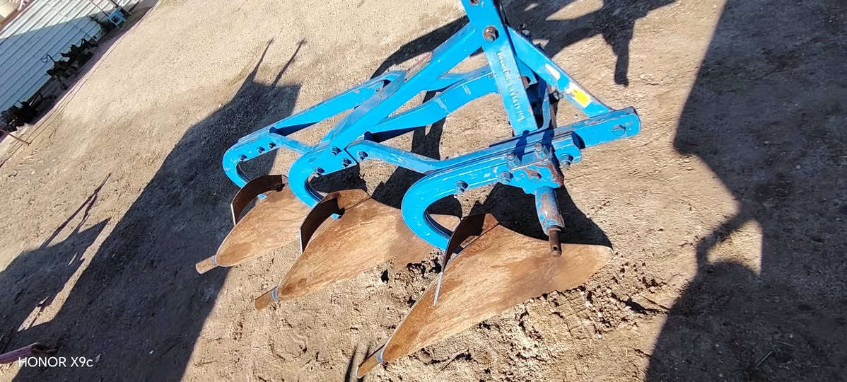 السلام عليكم فيدان حجم ١٢ ابلير موديل ٢٠٢٠ جديد العنوان بغداد اليوسفيه ***********  ***********
