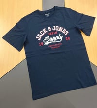 تي شيرت رجالي • جاك أند جونز • جملة فقط