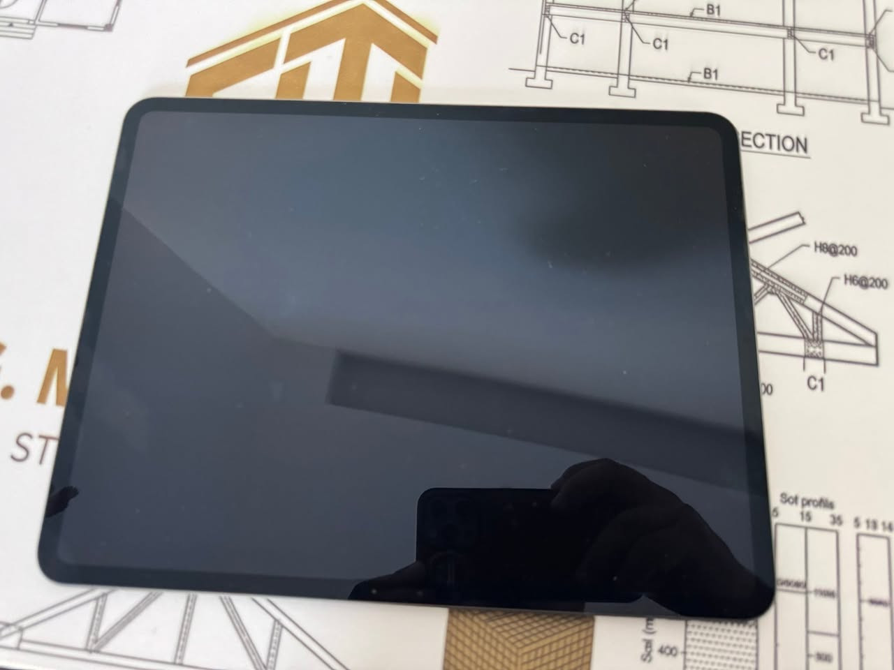 للبيع iPad Pro M4 بحجم 13 بوصة (العملاق والأحدث من آبل)، الجهاز نظيف جداً وبحالة ممتازة وجاهز للاستخدام مباشرة.
💻 المواصفات والملحقات المتوفرة مع العرض:
 الجهاز: iPad Pro M4 (الشاشة العملاقة 13 إنش).
 النظافة: 90% (بحالة ممتازة ونظيف جداً).
 القلم: قلم آبل الأصلي الأحدث Apple Pencil Pro 🖊️.
 الكيبورد: كيبورد خارجي نوع Acer مميز وعملي جداً للكتابة والدراسة ⌨️.
 الحماية: كفر (حافظة) لحماية الجهاز بالكامل 🛡️.
💵 السعر:
مليون و 450 ألف دينار عراقي (1,450,000 د.ع) 🛒.
📍 الموقع: بغداد
📞 للتواصل والاستفسار (اتصال أو واتساب): ***********

