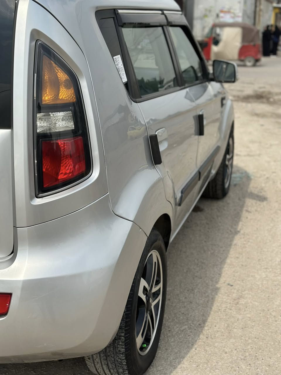 السلام عليكم 
كيا سول موديل 2010 رقم بغداد بإسمي سنوية ل 2030 وهزه جديدة 
سيارة جاهزه تبريد كير مكينه صدر تخم تاير تبريد باتري قطع صبغ اقل حزام احسبه حزام 

محرك2000 دوش الرقم ***********
