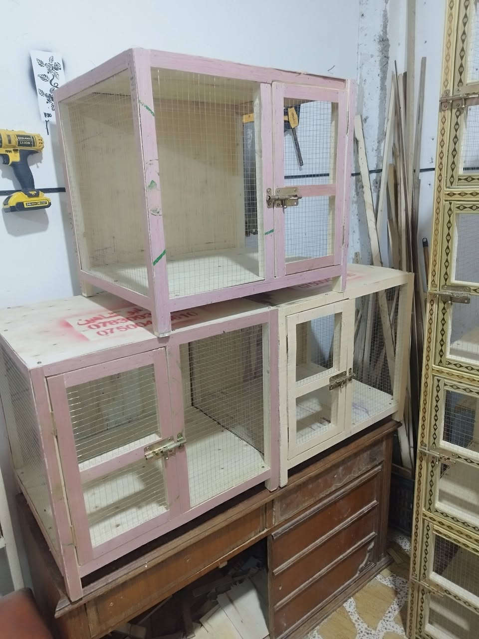 السلام عليكم 
خانات طيور 
اقفاص  
حسب القياسات والطلب 
للتواصل خاص او ع الرقم 
***********
***********
