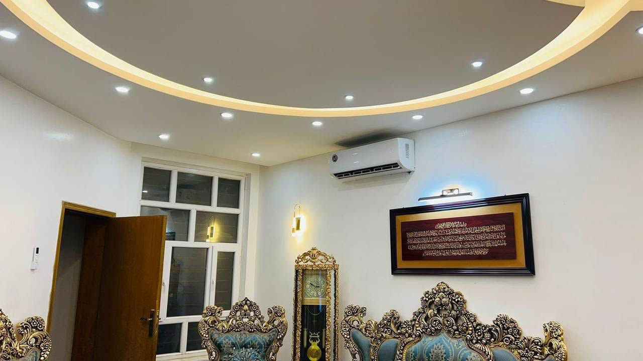 مكتب الودق للعقار 
دار للبيع 
العنوان شارع فلسطين حي المهندسين 
المساحه 200
واجهه6.66نزال 30
يحتوي ع صالة و استقبال و مطبخ حار بارد 
و خدمات وأربع غرف نوم 
للاستفسار:*********** 
خليفة التميمي
