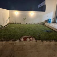 اهلنا في مجمع بدور  السكني  توجد جميع انواع الزرع والضليات والديكورات ...