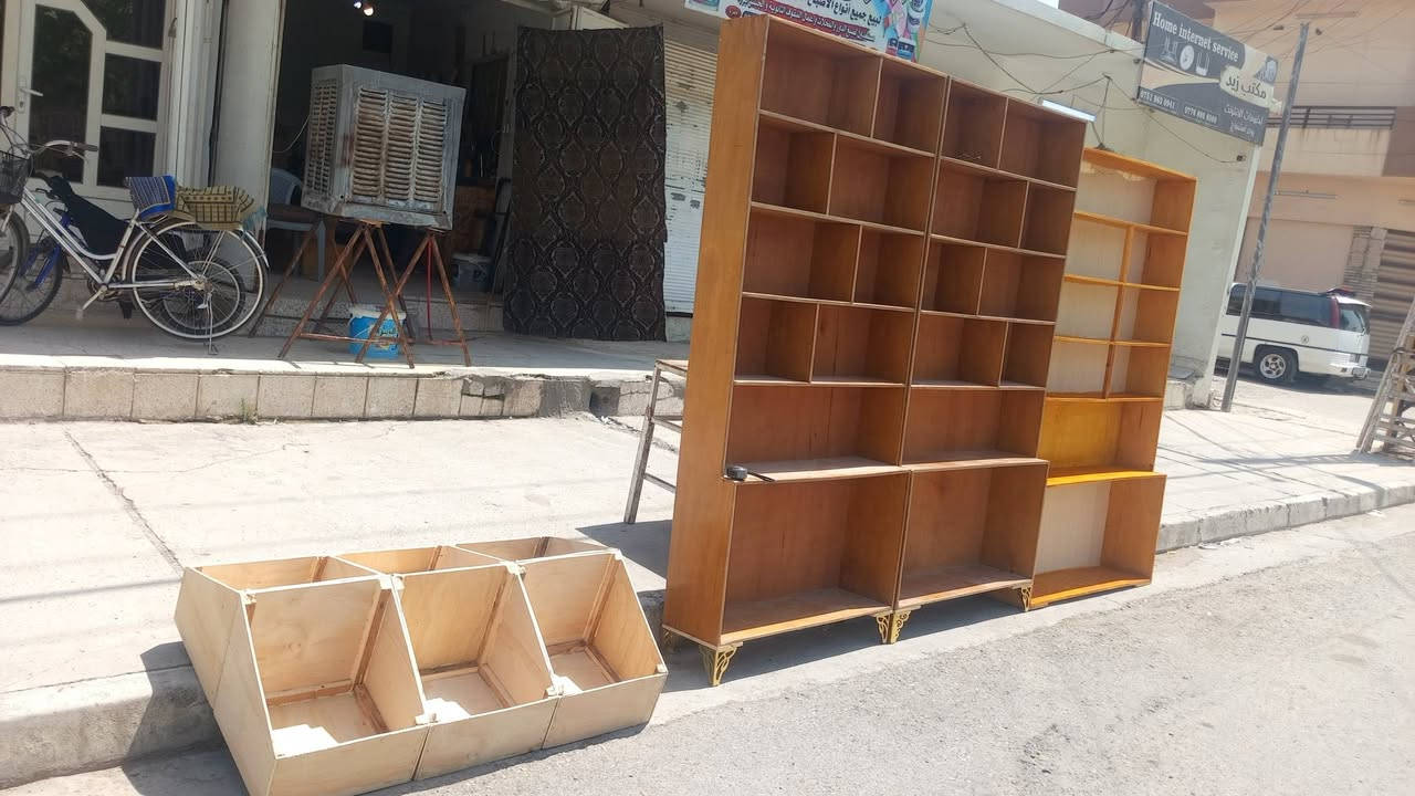 اسلام عليكم ورحمه الله وبركاته هاي رفوف مكتبيه للبيع اتصير محل موبايلات اتصير السواق اوللبسه والكماليات اوللمعسل ونراكيل الشراي هاذا رقم بي واتساب ***********
