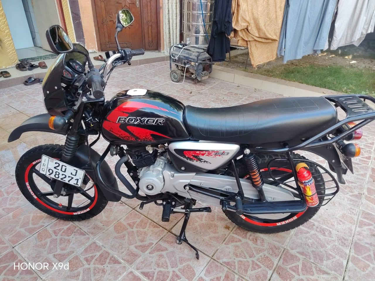 سلام عليكم دراجه بوكسر موديل ٢٣ مرقم سنويه ولوحه ديالئ دراجه جديده بمعنئ الكلمه زيرووو بعدهااا كفاله من الشخططط كلها بلاديه ماكو برغي مبدل كلها شركه عامه الشراي يتصل *********** مكاني ديالئ بعقوبه
