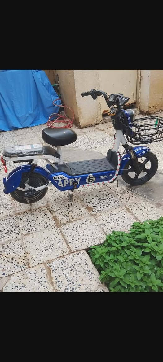 السلام عليكم مكلف بالنشر
للبيع دراجه نظيفه 
عنوان السايدين قرب محطة الوقود 
الاتصال ***********
