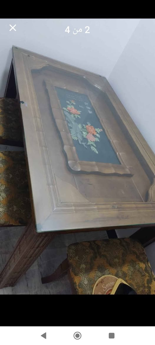 ميز طعام خشب ٦ كراسي خشب نظيف السعر ٢٣٠ وبي مجال
العنوان الحريه 
***********
