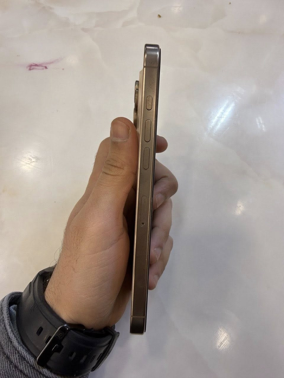 ايفون 16 برو ماكس ذهبي بطارية 98 جهاز جديد وما مفتوح، *********** واتساب
