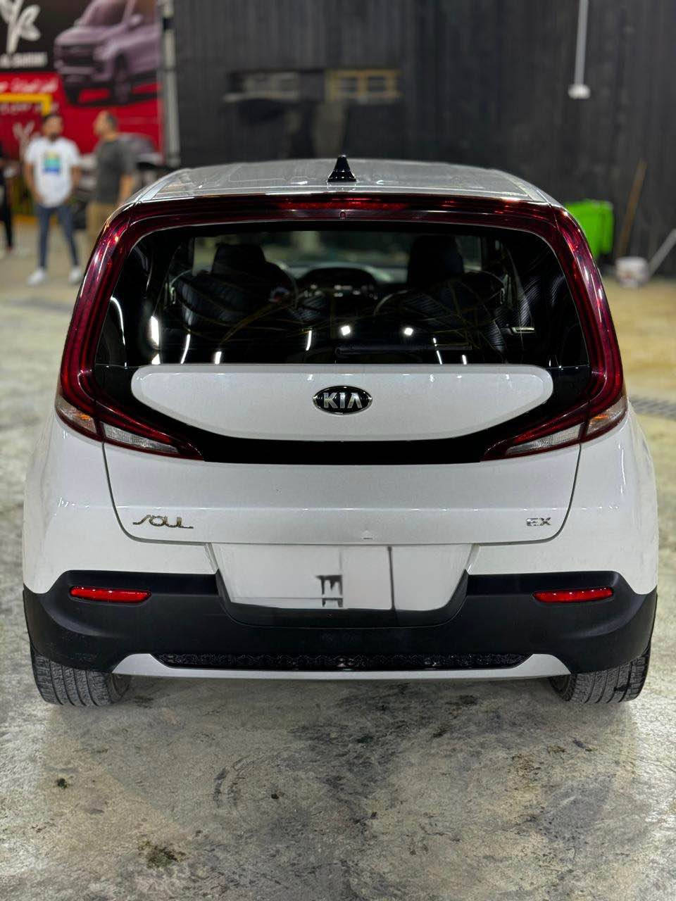 السلام عليكم 
كيا صول 2021 وارد كندي فول مواصفات ex اعلى فئه لون ابيض صدفي 
السياره حادثها تبديل بيبان اثنين وصبغ جاملغ خلفي 
وبالعراق نصبغ البنيد فقط صبغ بدون فتح 
السياره بيها صوت رواجز فقط صوت بسيط كلش لا تبخير ولا تنقيص دهن 
ماشيه 119 الف كيلو متر 
مكان السياره بالحلة رقم بابل دولي وبأسمي تحويل مباشر 
للاستفسار *********** 
السعر 130 ومجالها بسيط للشراي حلة, بابل
