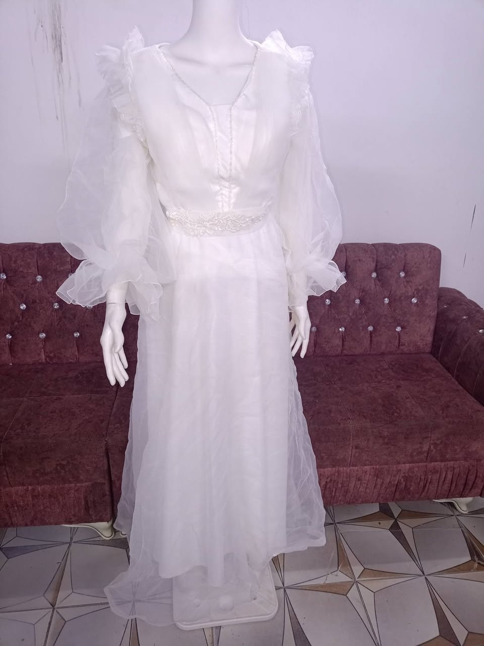 #فستان_عقد
فستان عقد شيفون مطرز بالؤلؤ اكمام منفوخة +حزام شيفون مطرز بالؤلؤ 
اخذتة ب62  الله شاهد ملبوس بس ساعتين الي تطي سعر زين تاخذة


**إذا كنت صاحب هذا الإعلان وتريد حذفه لأي سبب، رجاءا أرسل رسالة إلى الدعم الفني**