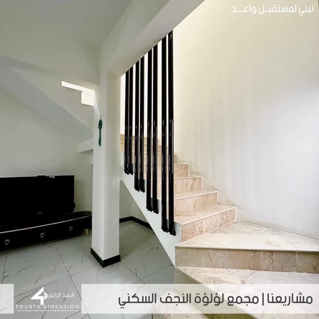 دار للبيع في مجمع لؤلؤة النجف السكني المساحة 150 م ركن على ساحة فأة المميز طابقين أربعة غرف استقبال و مطبخ و صحيات و حديقة جاهز للسكن مرفوع معاملة وواصل القرض واصل للشركة 25 مليون ويباع بتطلوعة للأستفسار *********** يتوفر واتساب
