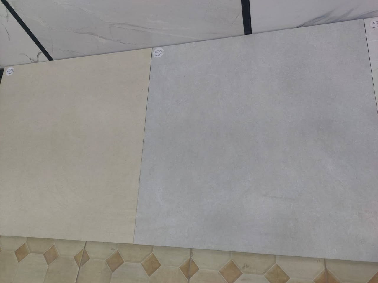 ارضيه 40*40متياز ايطالي درجه اولئ ضمان 
الرمادي خمسه كيلو مدخل الحريه للستفسار ***********
