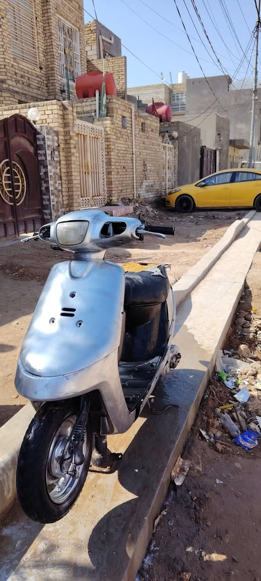 سلام عليكم دراجه زعره 60 خطين مكينه مجفته مره وحدا تجي شغل هندر واحد كرهبيات مو شغاله مكان الديوانيه حي العسكري السعر 120 وبيه مجال الاستفسار.. ***********
