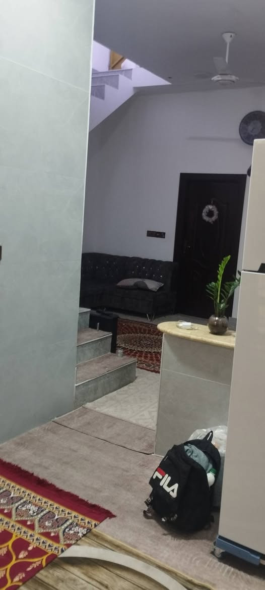 السلام عليكم بيت للبيع مساحه 110 رقم بلديه راعين بيه معامله غرفتين وهول وديوانيه ومطبخ بيت بناء حديث 2025 السعر 75 وبيه مجال قليل ت ***********
