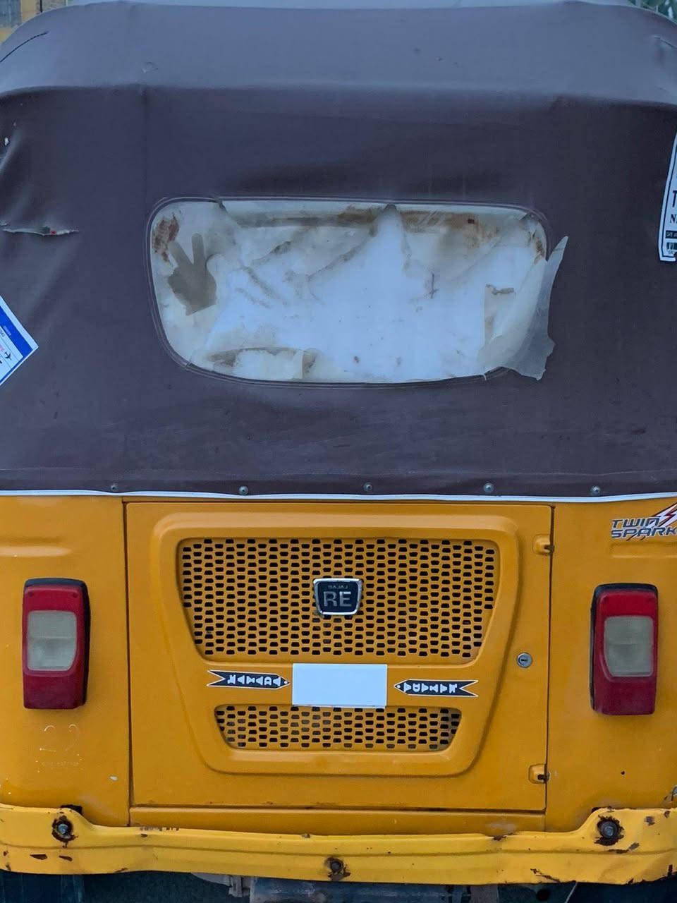 السلام عليكم تكتك موديل 22 التكتك خير من الله معايزه برغي وبيه تلحيضات بسيطه مال عيشه التكتك بيه نقص قرص فقط فقط فقط
تكفله الك من كلشي
***********
