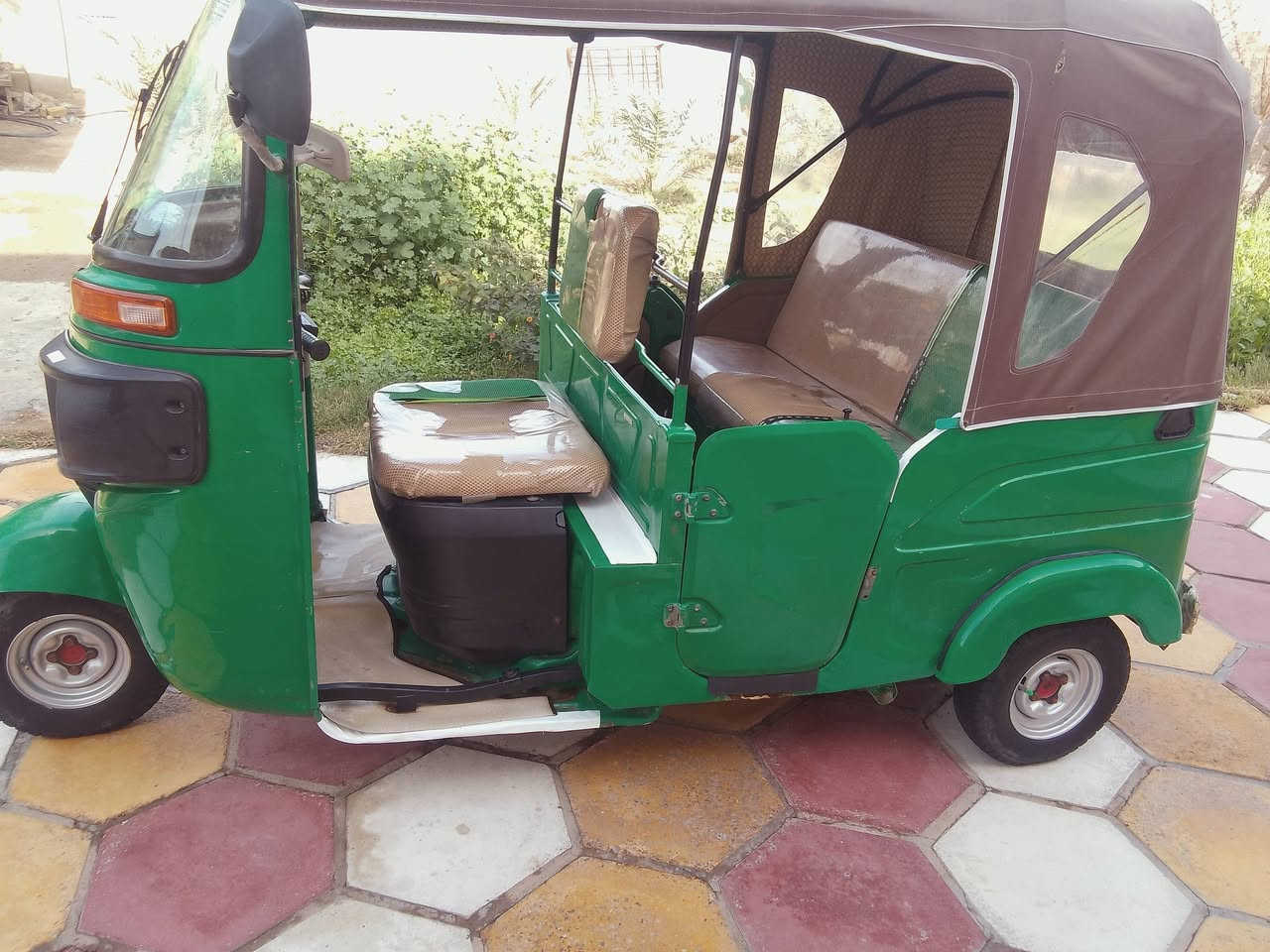 السلام عليكم تكتك لبيع 21 لوحات نكليزي ذي قار  مكفوله من صبغ والمعجون ماعده دوس معمرات دراجه ما بيها ضربه مكينه مبدله ولفات يبيع مفتوح مكلف بل نشر هاذه رقم لولد *********** مكان ذي قار قضاء النصر
