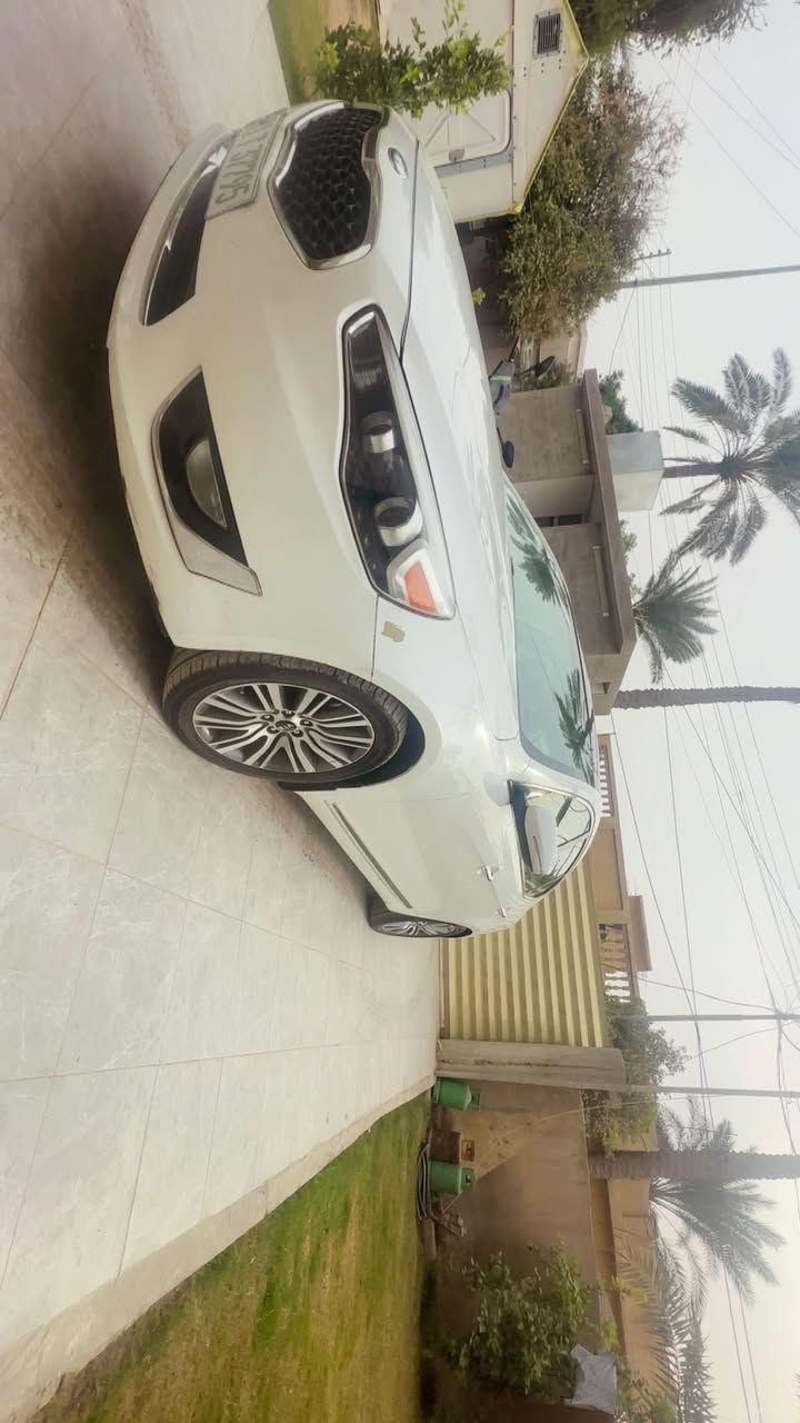 السلام عليكم
للبيع 

كيا كادنزا 2016 

وارد امريكي 

ماشيه 91 قابله للزياده 

سياره نضيفه جداً 

مكينه كير تبريد تدفئه تايرات صدر كله كفاله 

السياره ضررها صبغ جاملغ فقط 

وبيها بارد بسيط بالبيبان عكس السايق 

رقم دولي جديد سنويه هزه تحويل مباشر 

السعر 130 بيها مجال بسيط 

العنوان الضلوعيه الجبور 

***********
