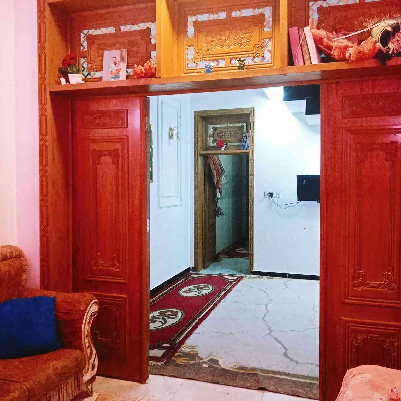 بيت البيت منطقه حي النداء بلنجف 
عنوان ...شارع 60الترابي  قرب شارع المجمعات 
مساحته    ...100م
سعره ١٢٥ وبي مجال 
بناء .. طابقين يتكون الطابق الأول من غرفه ومطبخ وصاله واستقبال مفتوح علصاله وصحيات داخليه وخارجيه 
طابق الثاني..يتكون من غرفتين وصحيات وبلكونه وسطح زغير وسطح كبير ...
البيت كله سيراميك بورسلين ألواح هندية جبس كامل وجاهز....
درج ألواح جام دور .... كهرباء وماء اثاث كامل ..واجهيته علشارع 60...
رقم المنطقة.....56
  اضائه مفرغات مراوح  ماطور سخان تانكي مع البيت .صحيات غربي وشرقي .....

الاستفسار ***********
