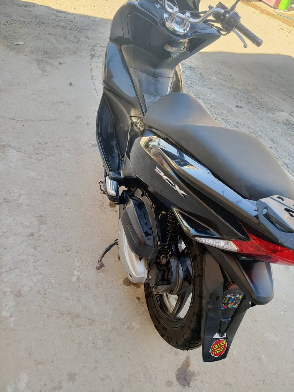 السلام عليكم 
دراجه pcx جيل الثاني ياباني مكينه 150 ستيرن كهربائي مكفولة مكينه وكشر مكاني بغداد جميله سعر  مليون وسبعميه وبيها مجال للشراي ***********
