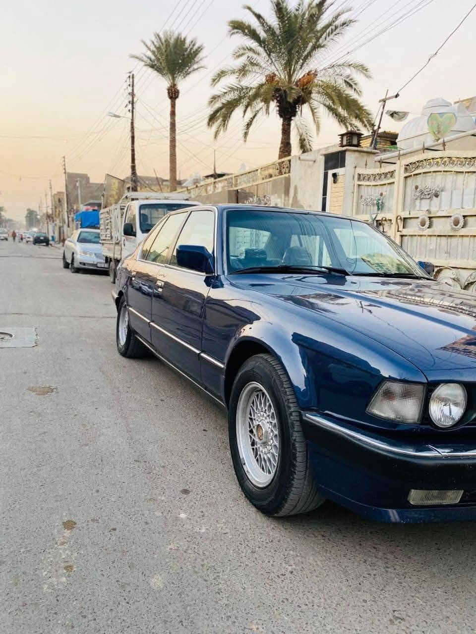 السلام عليكم BMWلبيع
موديل 1992رقم بغداد دولي
مكينه 8Vاصل كير عادي 5نمر 
صدر امامي خلفلي جديد اكسل جديد3/23 درايم جديد كاردن جديد باتري جديد نوزل بلك دايفروم ايسي تبيس جديد تخم تاير جديد ويل خليه اصلي خمسه دبل ايرباك سعرهه 72وبيهه مجال قليل 
*********** سجاد الكناني
