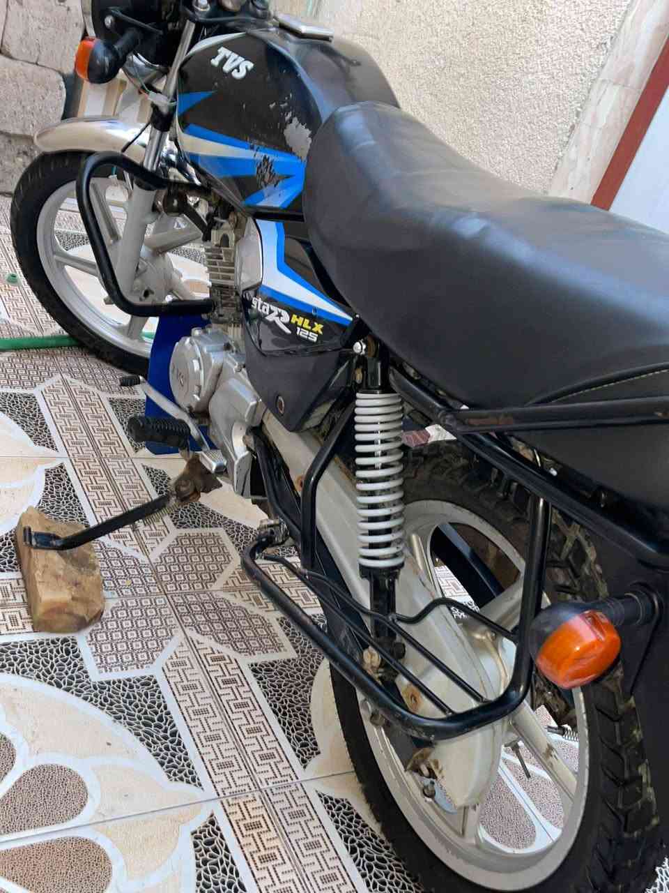 دراجه TVS موديل ٢٠ مكينه ع وضع الوكاله ما مفتوح بيهه برغي الدراجه نضيفه وكامله من كلشي معاملتهه كامله وكل وصولاتهه مدفوعه باقيه ع البصمه وتستلم سنويه ورقم بيع بمليون وميه...السعر1100 وبيهه مجال قليل أو مراوس مكاني البصره ابي الخصيب ***********
