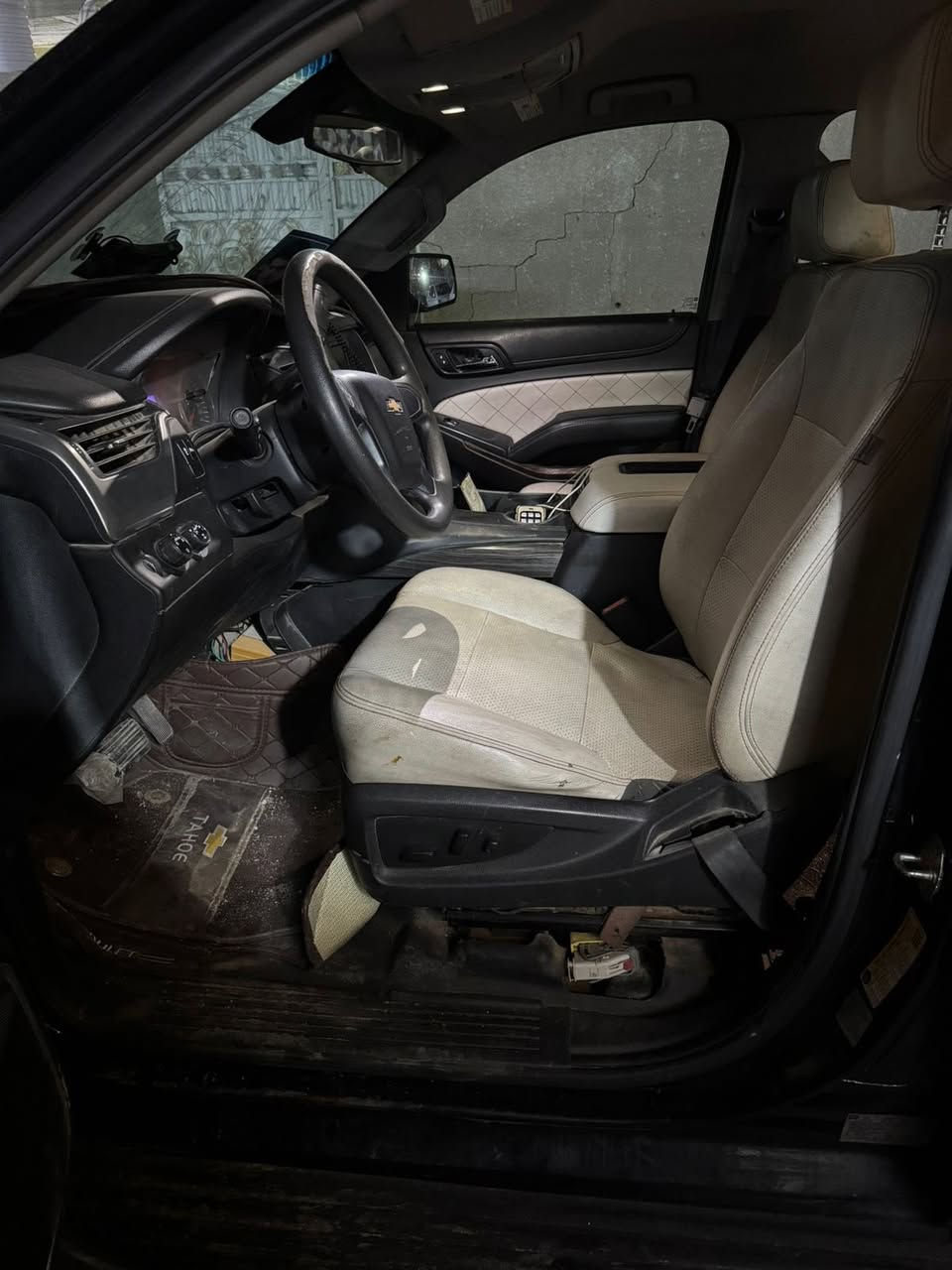 شوفرليت تاهو 2017
سيارة كلين مصبوغة عام تغيير لون
سابقاً احمر السنوية تقرة لون اسود 
المواصفات سيارة عمية السيارة كفالة گير محرك
المحرك 8سلندر 
السعر المطلوب 31الف وبي مجال حگ الجية 
العنوان بغداد الشعب
رقم الهاتف ***********ما متواجد على الفيس
