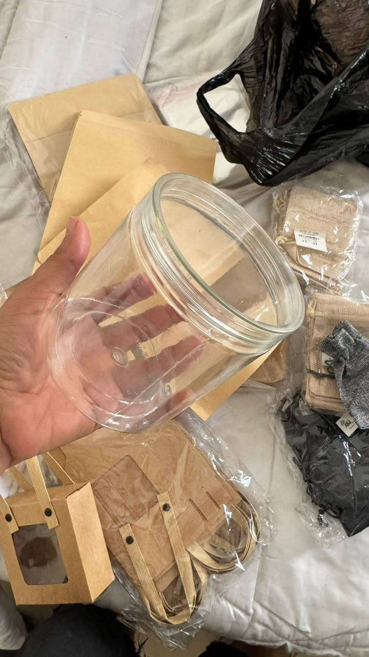 من رخصة الادمن
مساء الخير بنات عندي محتويات اريد ابيعهم  
غلاف كرافت بنافذه  هدايا ٥ درازن الدرزن ١٢ قطعة بي سعر الدرزن ٣٠٠٠ دينار 
ظروف كرافت عدد ١٠٠ بقاعده بطنها مغلفة مثل ظروف القهوة اريدها ب ٨٠٠٠ 
علب بلاستك متوسط كبير٣٠٠مل شفافه حتى القبغ  درجة اولى ٥٠ علبة مع قبغها اريدها ب ٤٥٠٠٠ 
و كيس جنفاص هدايا الدرزن ١٢ قطعه ب ٢ونص 
٥درازن ب ١٢ونص .. 
***********
الي تفيده يراسلني --
