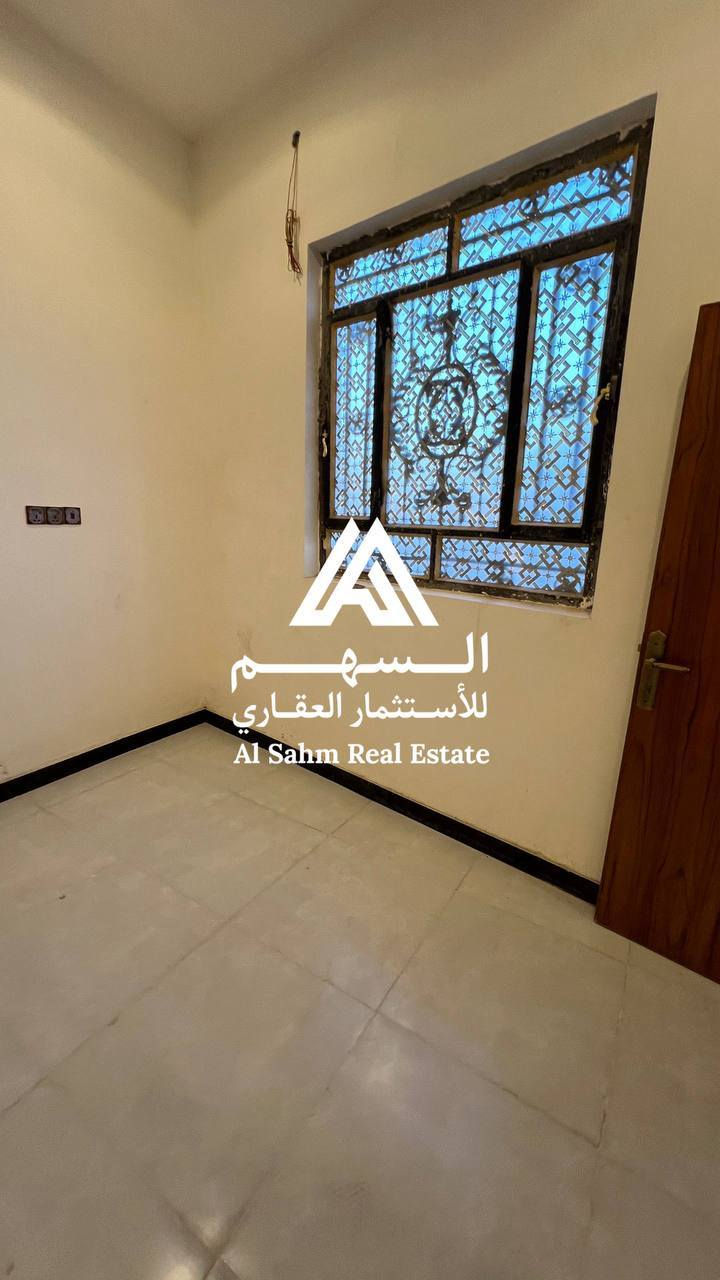 🏛️ شقه للايجار طابق اول 🏛️
في الجبيله بناء حديث موقع ممتاز

تحتوي غرفتين منام صاله مطبخ صحيات

تصلح سكن طلاب او موظفين

سعر الايجار 600 
***********
