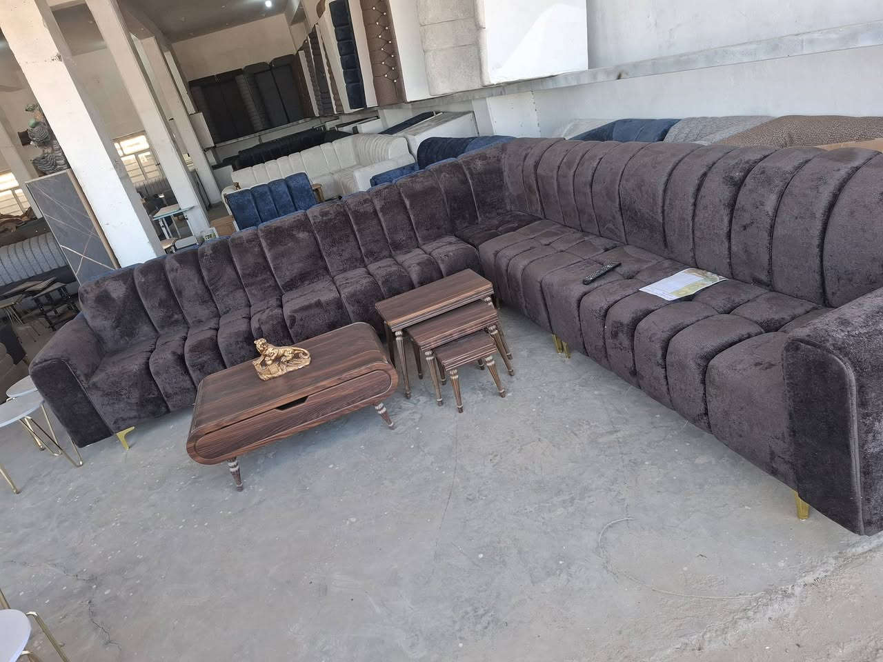 اسلام عليكم ديوان 11مقعد جديد غير مستعمل تسكام  بلوك اسود سفنج مميز اقماش خاولي شغل درجا اولى الحمزة الغربي واكو توصيل ***********
