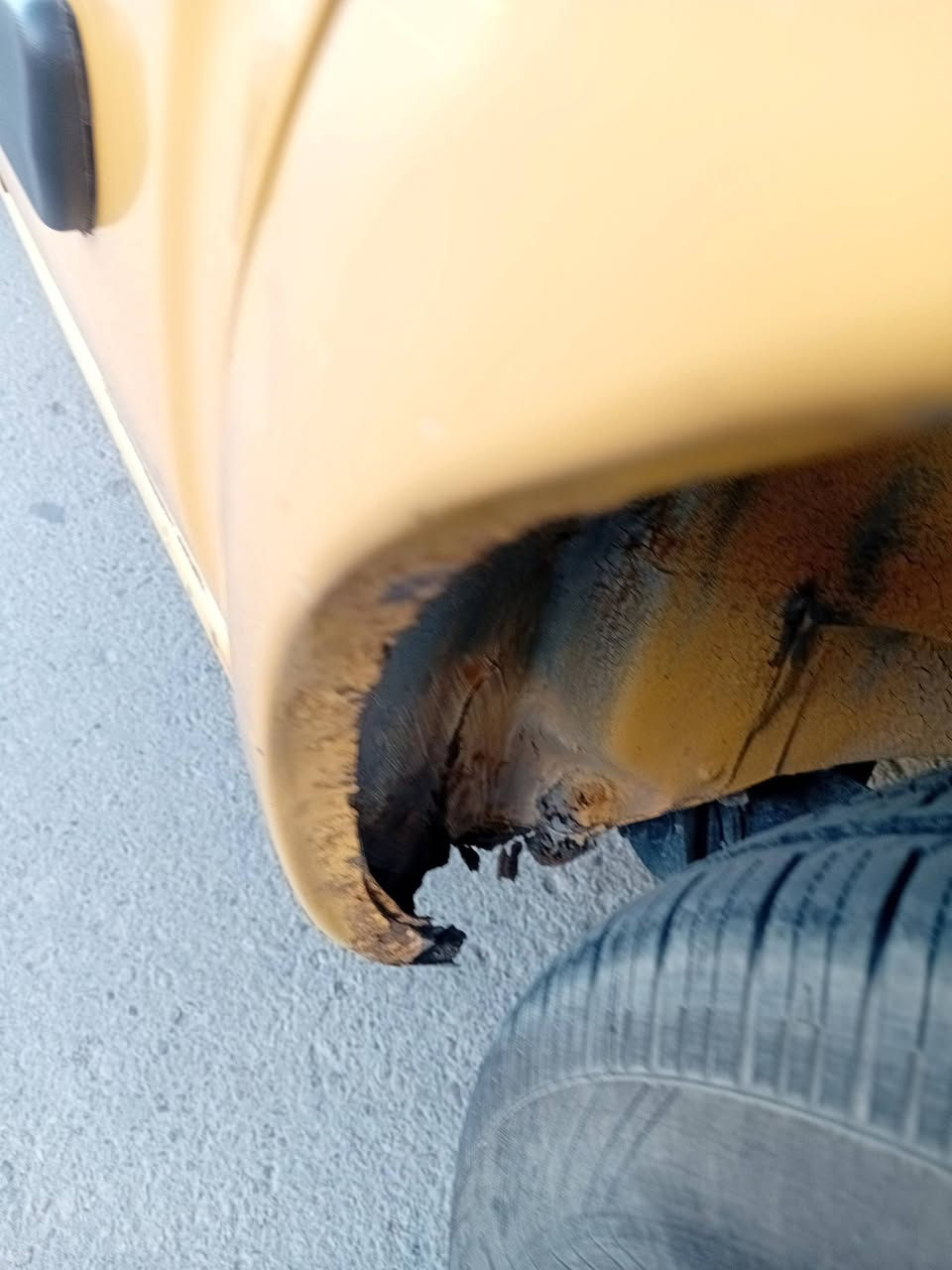 سلام عليكم عدي هاي الطيبه للبيع السياره مديل ٢٠١٥ السياره بيه ٣قطع جنطه وجاملغ خلفي وباب خلفي  شادله قبل شهرين مكينه كامله جديده وكير نضيف مابي شي السياره بيه خربطه بل ايسي صدر كامل من مشط وحداديه  ودبلات كله جديد السياره اريده ٤٠ ورقه وبيه مجال إنشالله والله السياره حلوه نقصه شغلات بصيطه الرقم ***********
