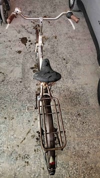 بايسكل للبيع متروك  يرادله شوي ترتيب  حجمه 27 السعر 100 وبي مجال     و...