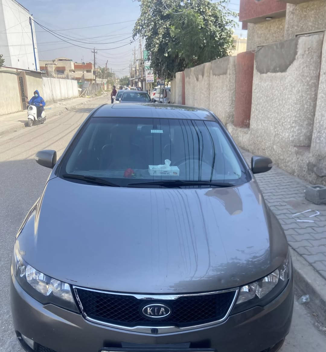 السلام عليكم 
كيا سيراتو 2011 خليجي مكينه 1600 فوول مواصفات عدى البصمه 
السياره بيهه قطعه وحده صبغ جاملغ امامي .

وباب السكن الخلفي مبدل بلادي بدون صبغ 
مكينه ما مفتوحه شرط  وكير كذلك كفاله 
سياره بيهه بارد خفيف  … السياره نضيفه كلش مثل ما مبين بالصور 
السعر 98 ورقه وبيهه مجال بسيط 

للتواصل خاص او على الرقم ***********
