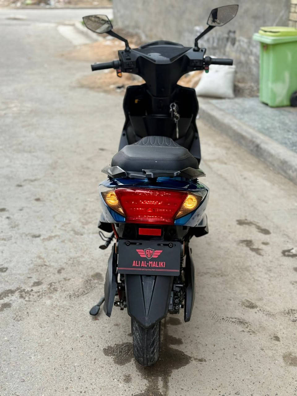 السلام عليكم
للبيع سكنس شحن 

لون أزرق جميل 💙 

6 بطاريات دبل الحجم الكبير 

ملف 2000 فول شلعته فول 

تايرات جوبلس ويل كب رياضي حجم 12 

دبلات أمامي دهن خلفي غاز 

نظام الرجوع للخلف R

نظام الP 

سويج بصمه الدراجة جاهزة وما ينقصها شيئ 

السعر 960 ألف وقابل للتفاوض بشيئ بسيط

للاستفسار التواصل مع الرقم أدناه أو خاص 

المكان بغداد البلديات 
***********
