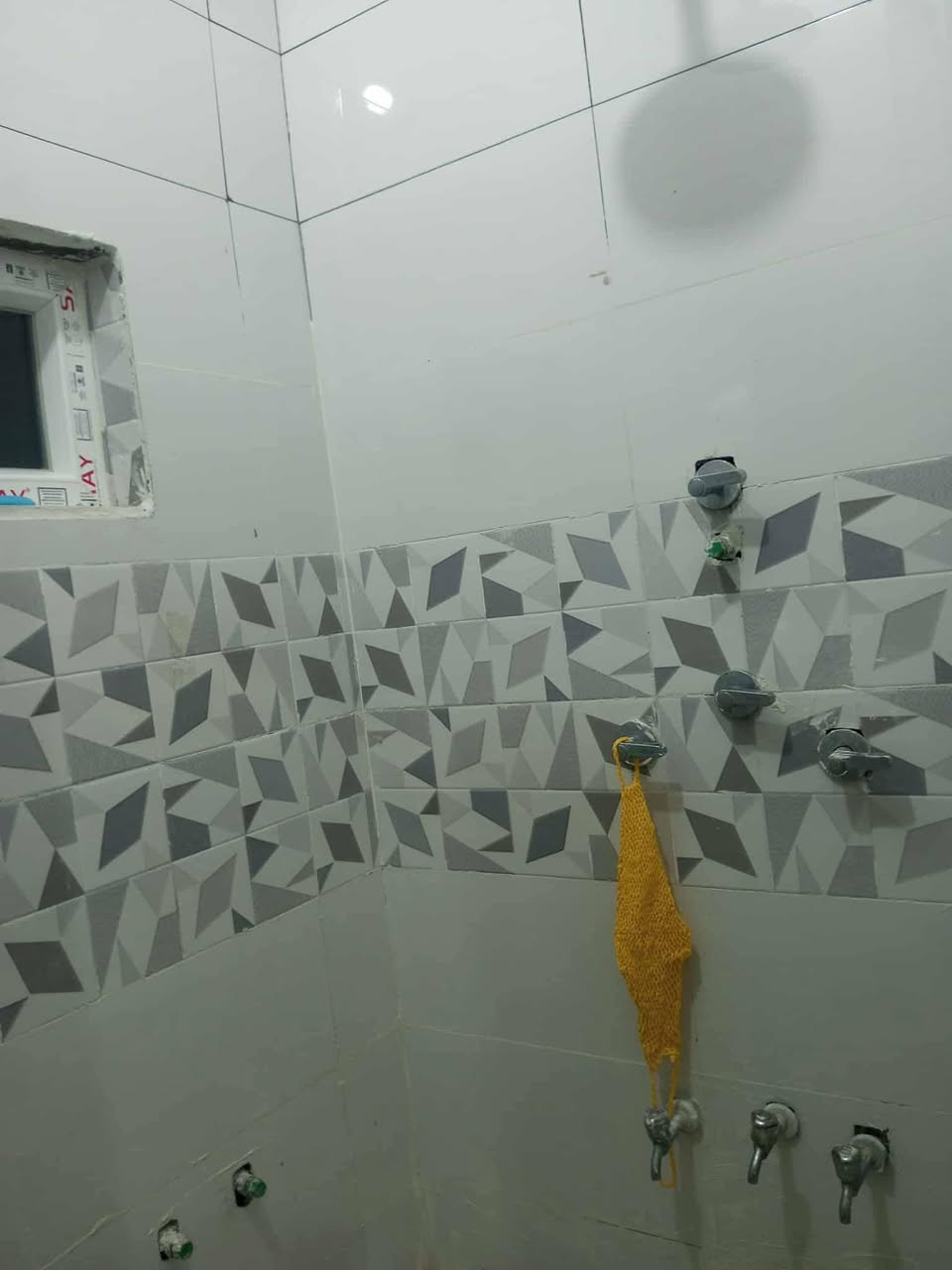 السلام عليكم بيت للبيع مساحة ١٠٠ متر البيت طابق واحد غرفه واحده 
نوع سند زراعي موقع الدار خلف المستشفى للبيع بسعرع ٦٨ مليون للطلب والاستفسار مراجع مكتب علاء التميمي للعقار والخدمات المالية 
الكائن في كسيرات بدايه شارع العلوه 
اهلاً وسهلاً بجميع 
***********-***********
متواجد من ساعة ٨ صباحا الى حد ساعة ١١ مساءً
