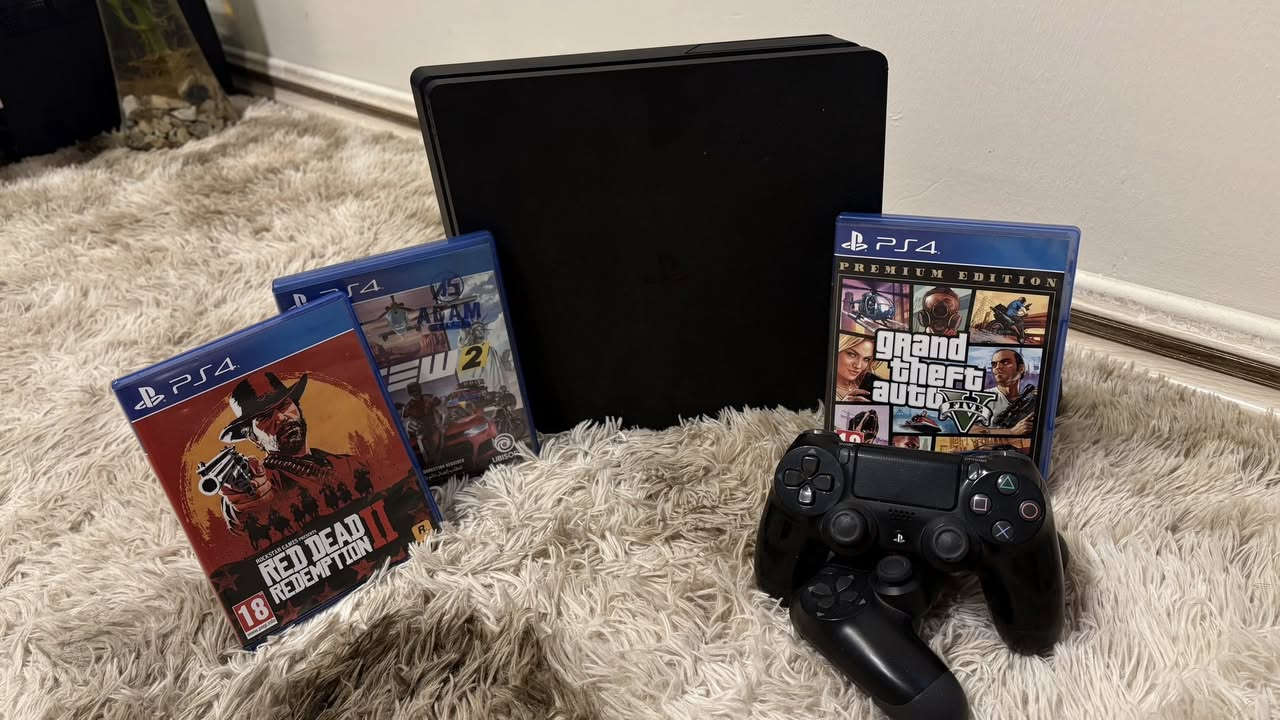 بلي4 سلم للبيع نضيف جداً على ايدي من فتحته لحد هسه.
مكفول من التصليح و من الفتح

ذاكره نص تيره 

اقراص مثل مموضح بالصوره 

يدات ثنين واحده اصليه والثانيه تجاريه 

كيبل تشغيل شركه 

واير شحن ثلث امتار مع واير HD اصلي  

السعر 260 

مكاني بغداد السيديه

للأستفسار ***********
