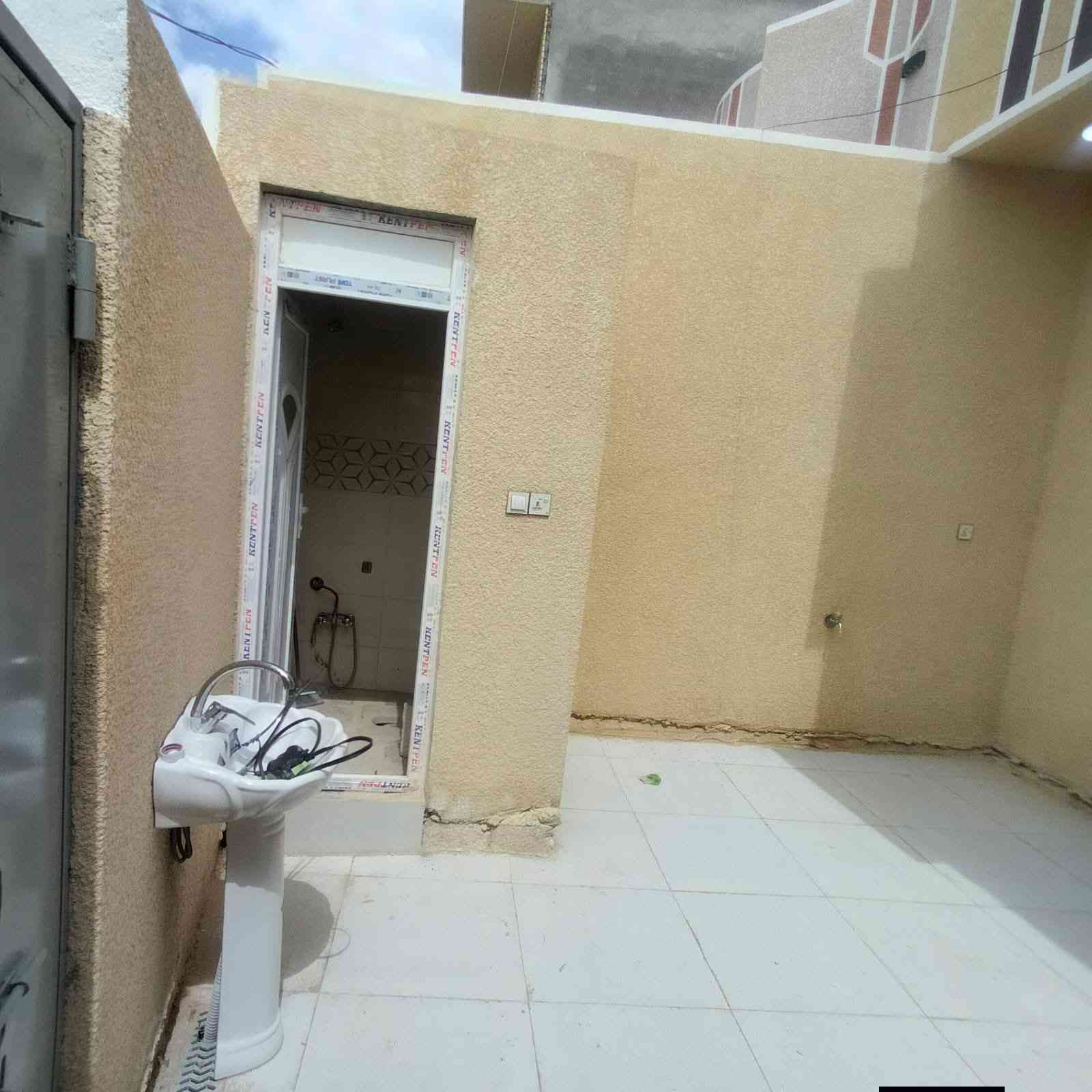 كربلاء المقدسة
بيت للبيع مساحه ١٠٠ متر السعر ٥٧ مليون 
قرب مجمع سيد اسماعيل السكني
 للإستفسار الاتصال على الارقام التاليه
***********
***********
