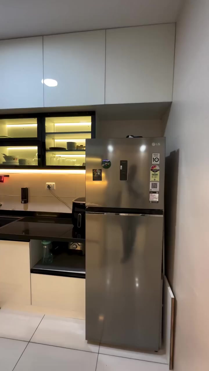 سلام عليكم يوجد شقق  مساحه 70 متر للبيع في محله 516 خلف بنايه اسيا تحتوي على غرفه وصاله ومطبخ وحمام وحولي مجهزه كافه خدمات دفئه وتبريد ومجهزه بل مطبخ الاتصال ***********
