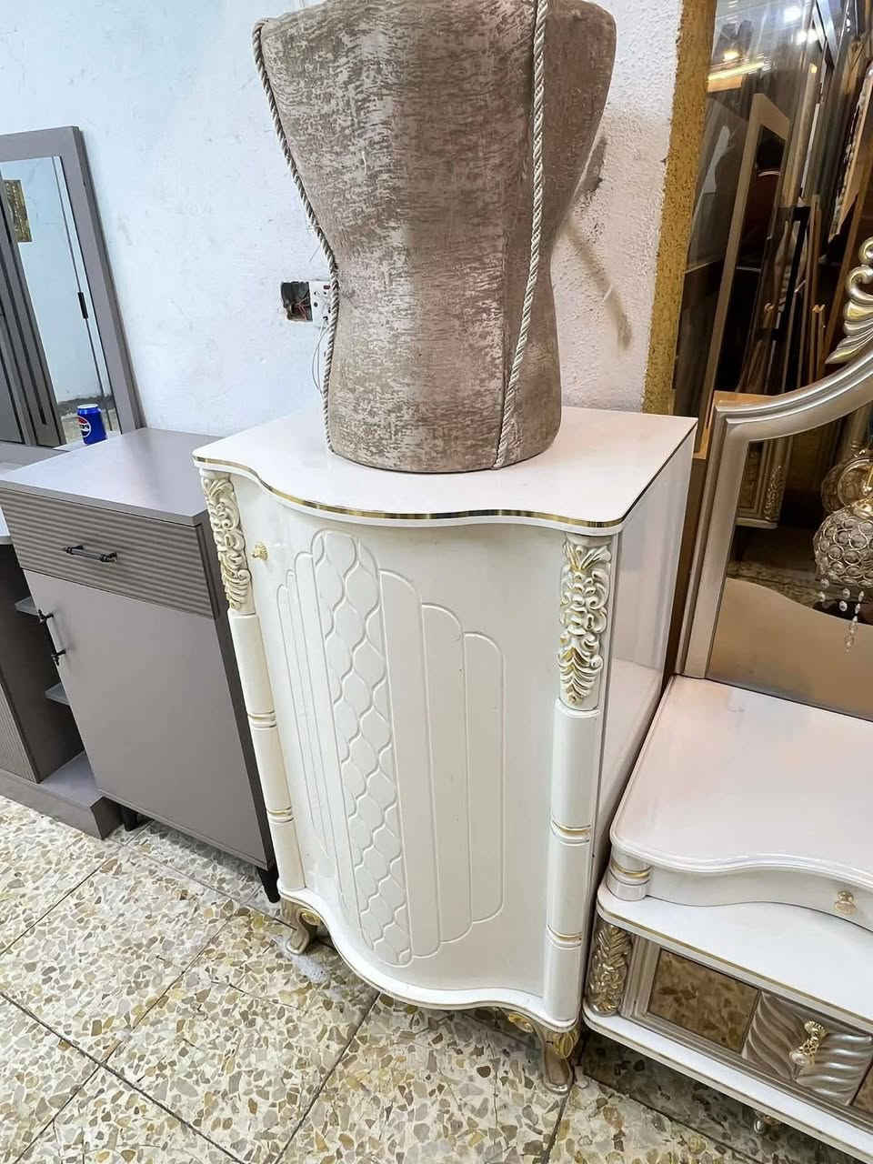 غرفه ملكيه لبيع سعر خاص


**إذا كنت صاحب هذا الإعلان وتريد حذفه لأي سبب، رجاءا أرسل رسالة إلى الدعم الفني**