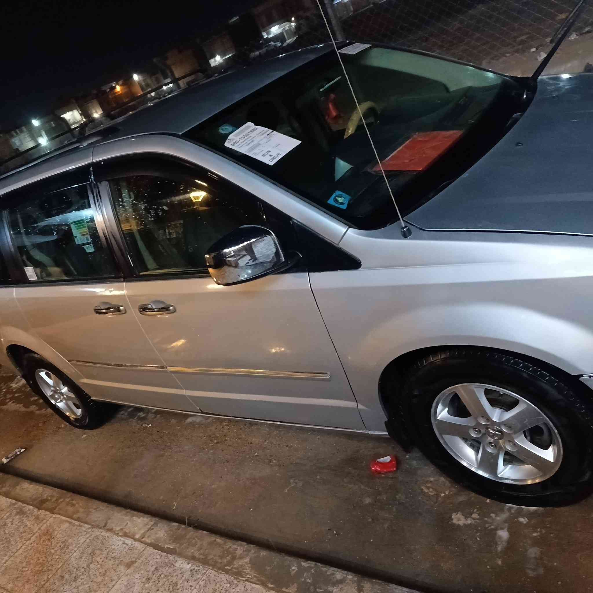 سلام عليكم دوج كرفان البيع مديل 2008 سياره بيه صفحه صبغ بدون حادث اثر جراد سعر 115وبيها مجال  ***********
