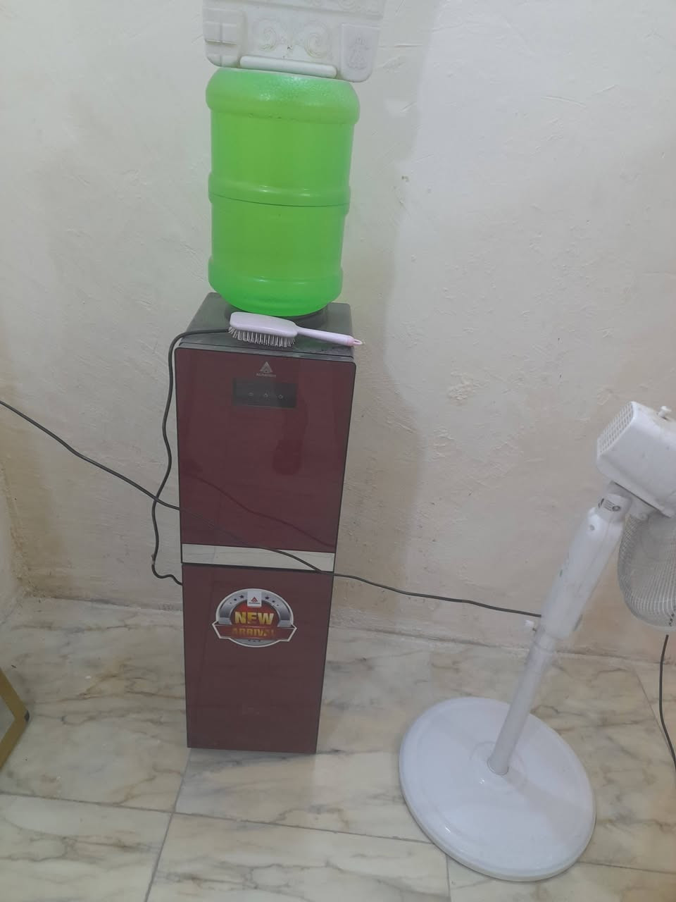 أغراض للبيع مستعمل كلش نضيف مال بيت وهذا رقمي *********** مع بلازما حجم 43 ومكنسه كهربائيه
