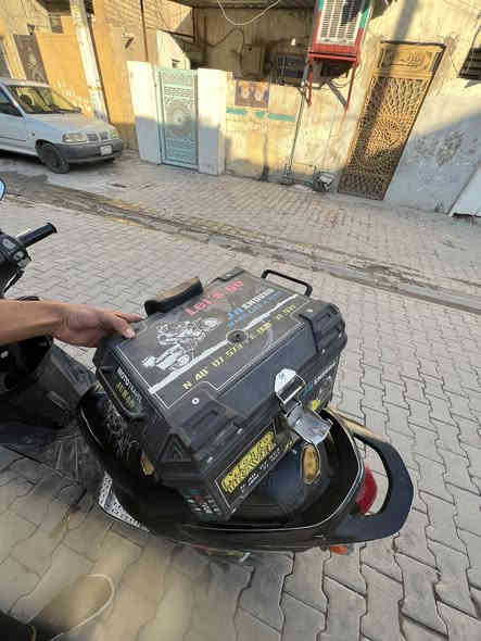 صندوق نضيف للبيع قيم ب الي يرضي الله واخذه مكانه الحريه ***********
