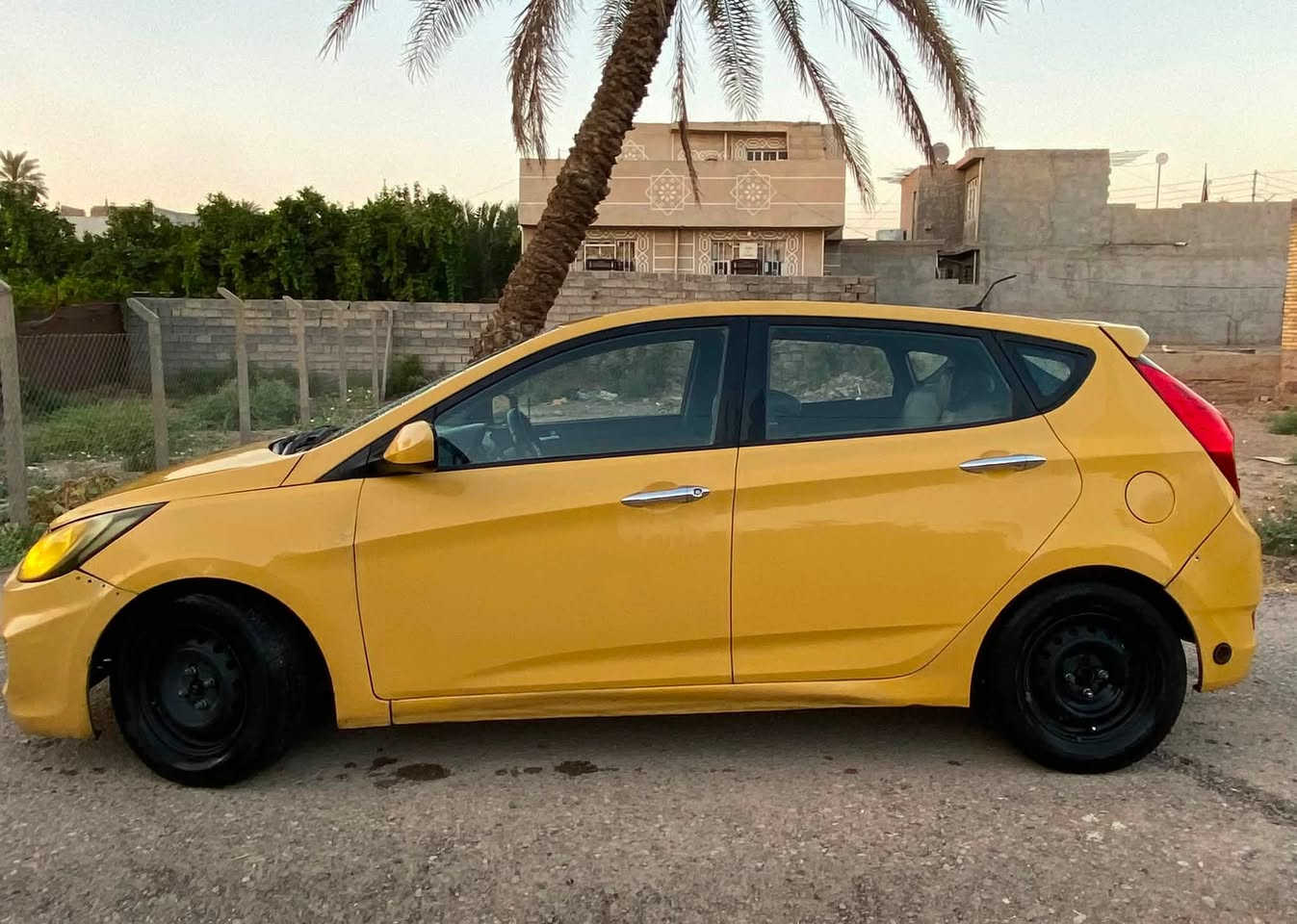 السلام عليكم للبيع اكسنت امريكي2013 مكينه 1600gdi السياره باسمي تحويل ثاني يوم رقم بغداد مصفره هيئه وغرامات السياره مجهزه بمنضومه غاز مكينه وكير وتبريد خير من الله الصدر تعبان 
السعر 60 وبيها مجال 
مكان السياره حي الجهاد
الرقم***********
