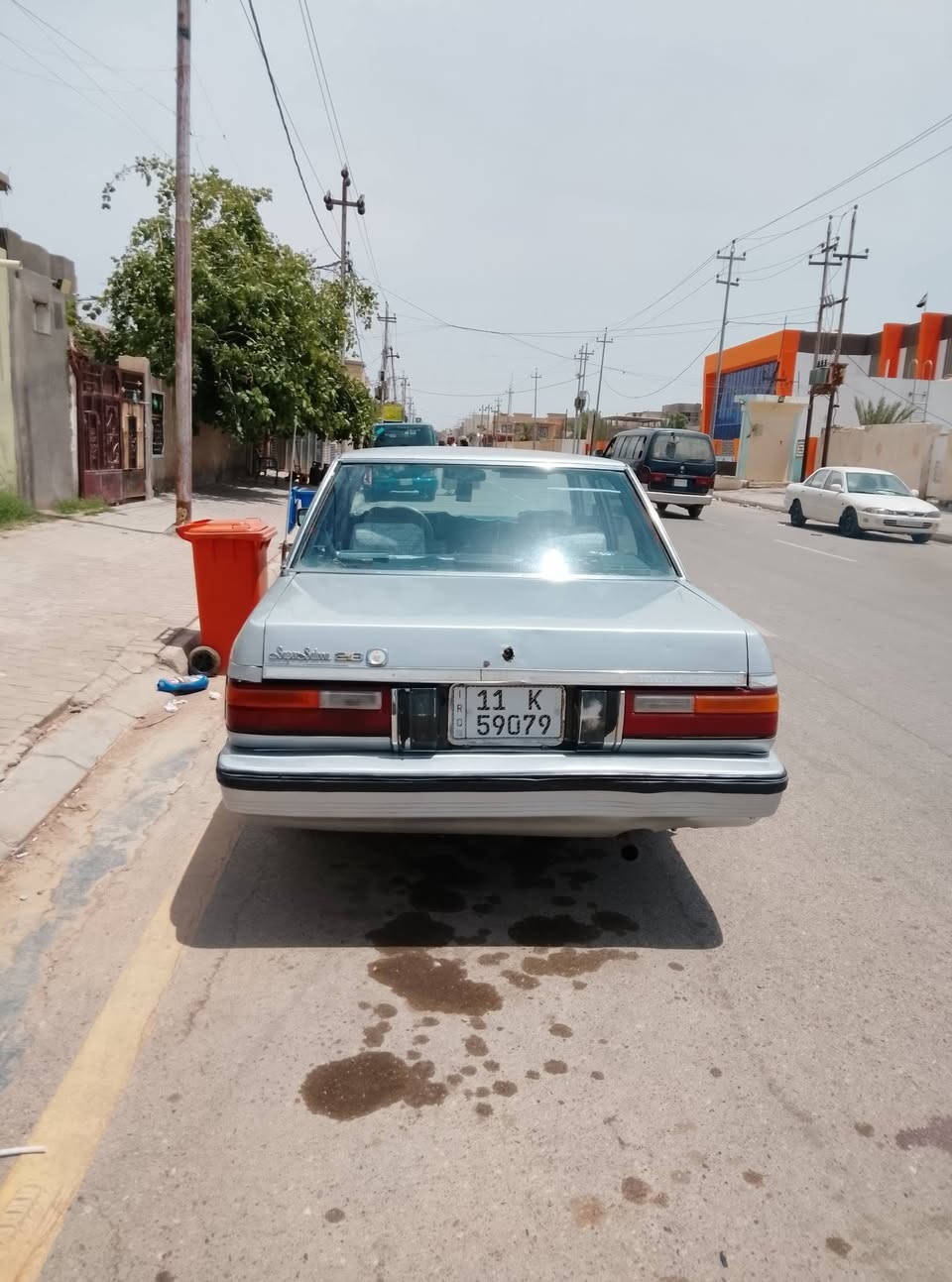 السلام عليكم سوبر موديل 1985 للبيع كير ومحرك بطه تبريد ثلج تخم تاير جديد رقم بغداد نكليزي سنويه جديده صدر جديد كهربائيات كله شغاله السعر 45 مكان السيارة واسط الصويرة للاستفسار ***********

