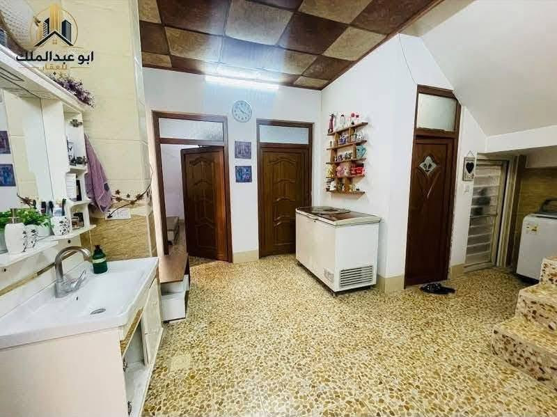 السلام عليكم ،،،،
🏡دار للبيع 🏡
الموقع 🌎:-الملايين الاولى
 (خلف الكمرك)📍
المساحه 📐125م✅ 
الواجه📏 8م✅
التفاصيل :-
2غرف نوم ✅
استقبال ✅
هول +مطبخ +مشتملات✅
خدمات كامله ✅
السعر 80مليون وبي مجال✅
للاستفسار اكثر :-
***********☎️
***********☎️
